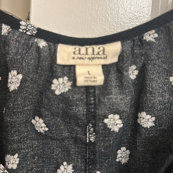 Women’s size large a.n.a. Blouse - Picture 4 of 9